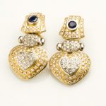 Øredobber med 208 diamanter og 2 safirer i gult gull 18 k