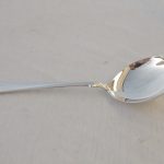 Krem/salatskje liten i Lilje