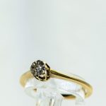 Ring i gult gull 14 k med 1 diamant