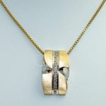 Anheng i gult/hvitt gull 14k med 11 diamanter