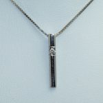 Anheng i hvitt gull 14 k med diamant