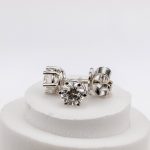 Øredobber i hvitt gull 14 k med en diamant