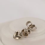 Ørepynt i hvitt gull 14 k med diamant