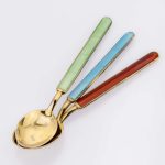 Emaljert mokkaskje av Aksel Holmsen