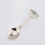 Emaljert Babyskje i mønsteret Apekatt av Th. Martinsen