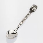 Mokkaskje med motiv Molde av Aksel Holmsen