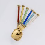 Emaljert mokkaskje av Aksel Holmsen