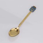 Emaljert mokkaskje av Th. Olsen