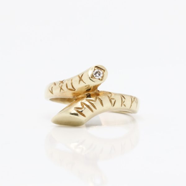 Fin ring i gult gull 14 k med diamant