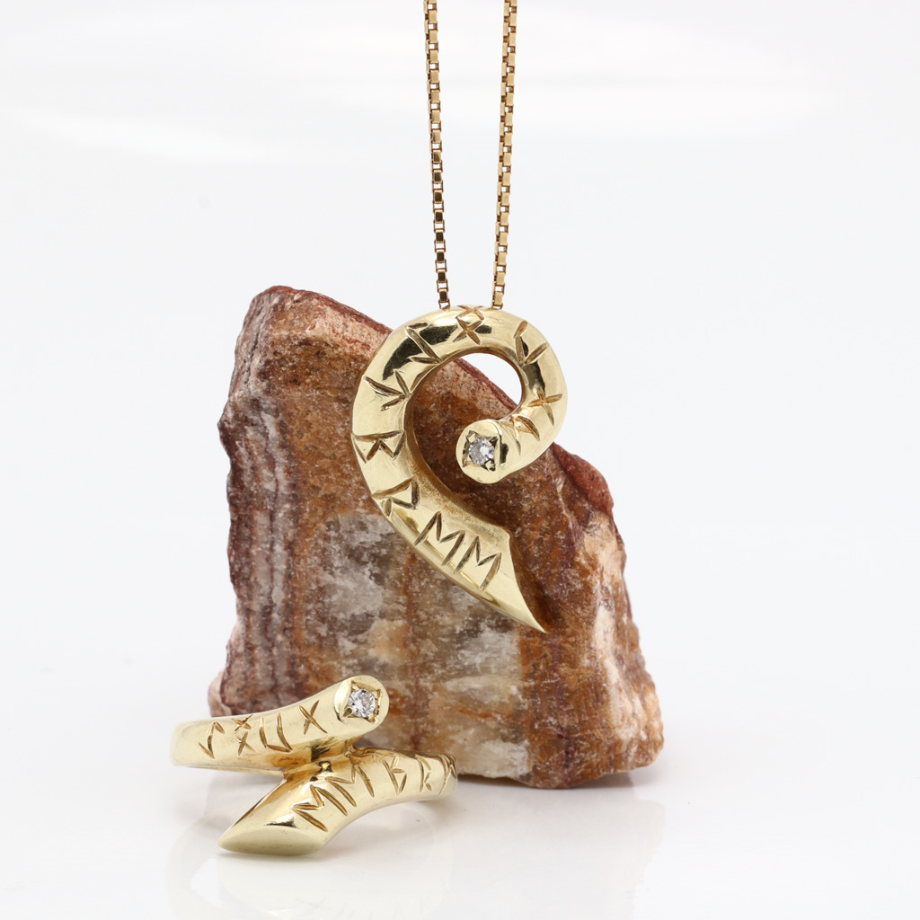 Untitled-746 Pent anheng i gult gull 14 k med diamant - Bilde 2