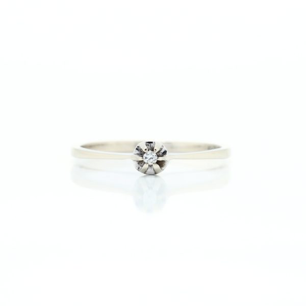 Ring i hvitt gull 14 k med sten