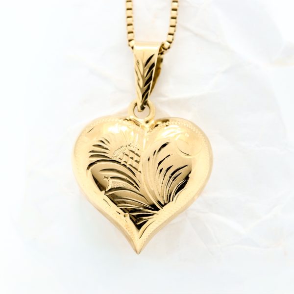 Pent mønstret hjerte i gult gull 14 k