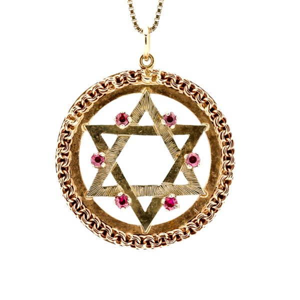 Pent anheng i gult gull 14 k med rubin stener