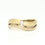 Ring i gult gull 14 k med diamant