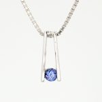 Anheng i hvitt gull 14 k med ametyst