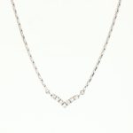 Pent halskjede i hvitt gull 14 k med anheng med stener