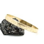 Sisselert armring i gult gull 14 k