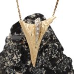 Anheng i gult gull14 k med diamanter