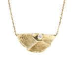 Pent anheng i gult gull 14 k med diamant