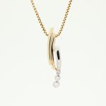 Anheng i gult/hvitt gull 14 k med stener