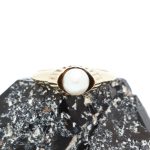 Ring i gult gull 14 k med perle