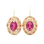 Fine dobber i gult gull 14 k med rød sten