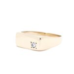 Ring i gult gull 14 k med sten til herre