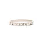 Ring i gult gull 14 k med stener