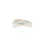 Ring i gult gull 14 k(585) med stener