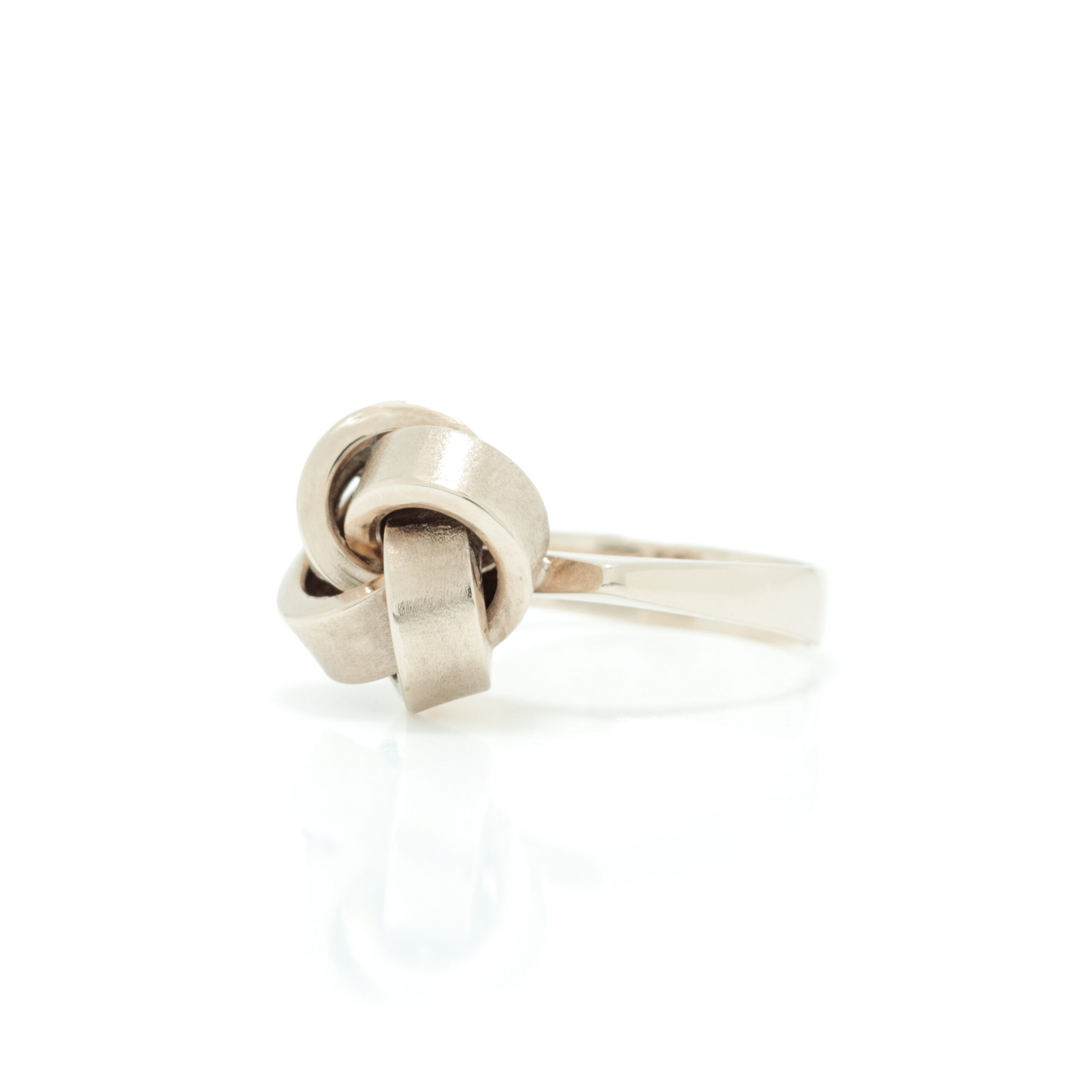 10.08.2026-040 Knute ring i gult gull 14 k(585) - Bilde 1
