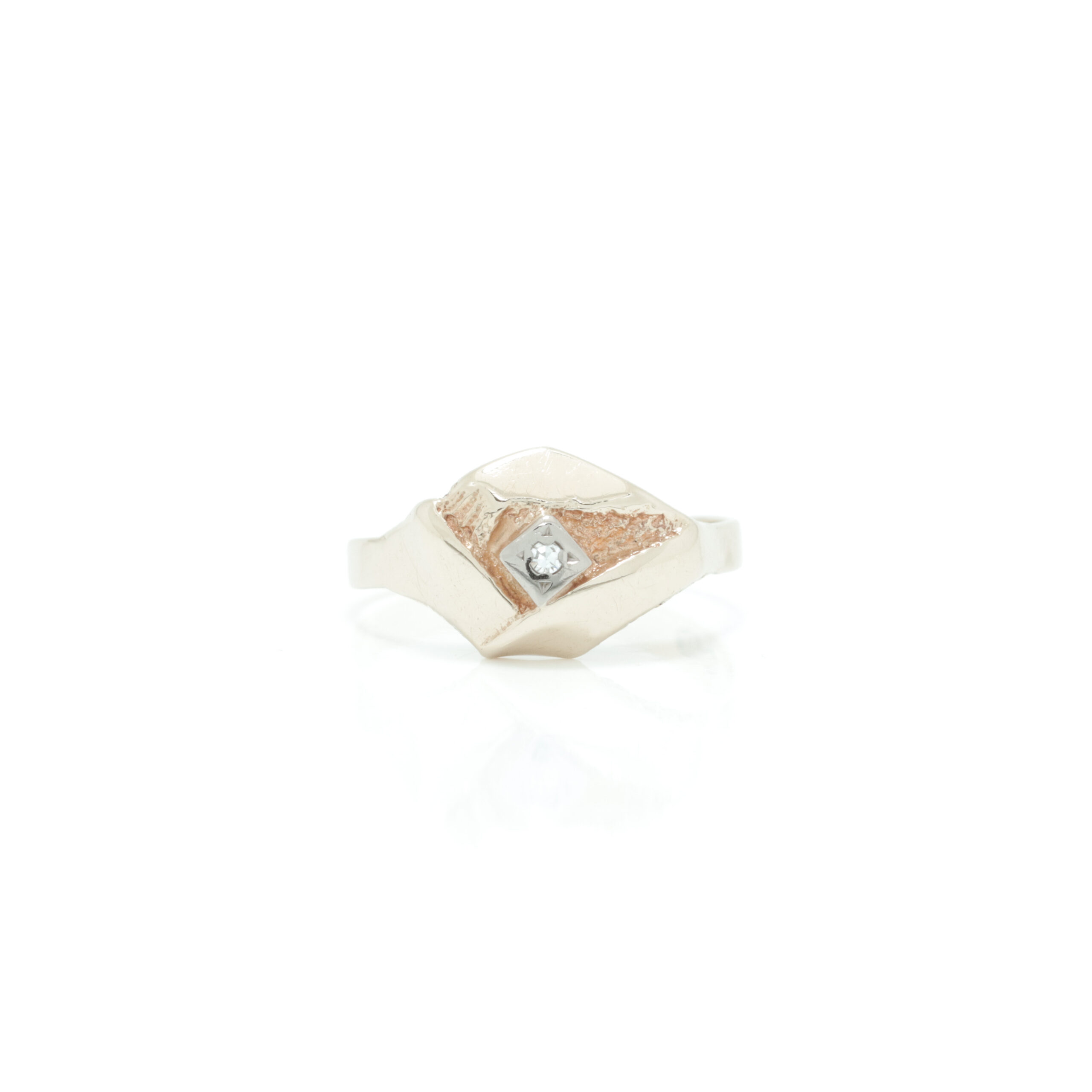 10.08.2026-043 Ring i gult gull 14 k - Bilde 1