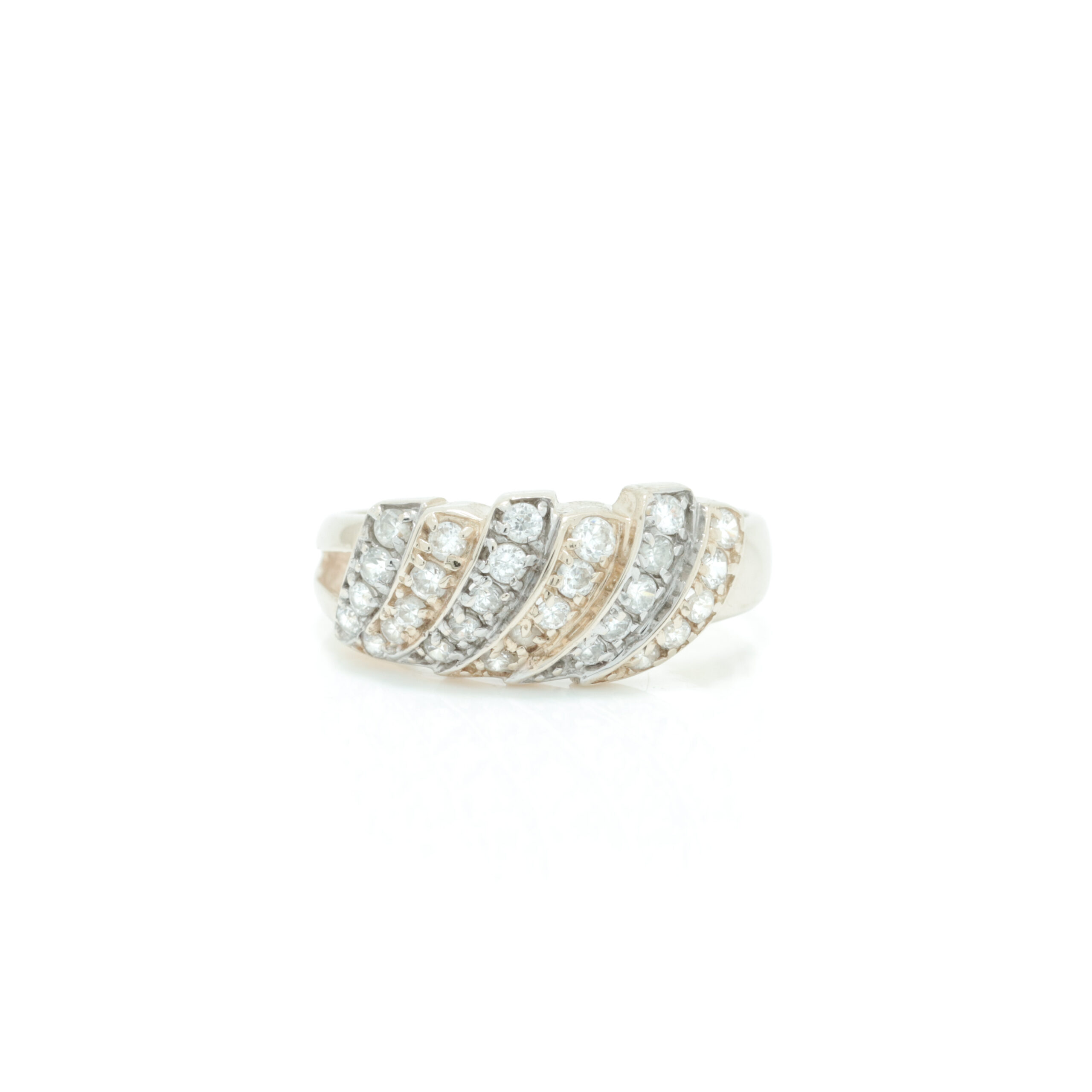 10.08.2026-051 Ring i gult gull 14 k(585) med stener - Bilde 1