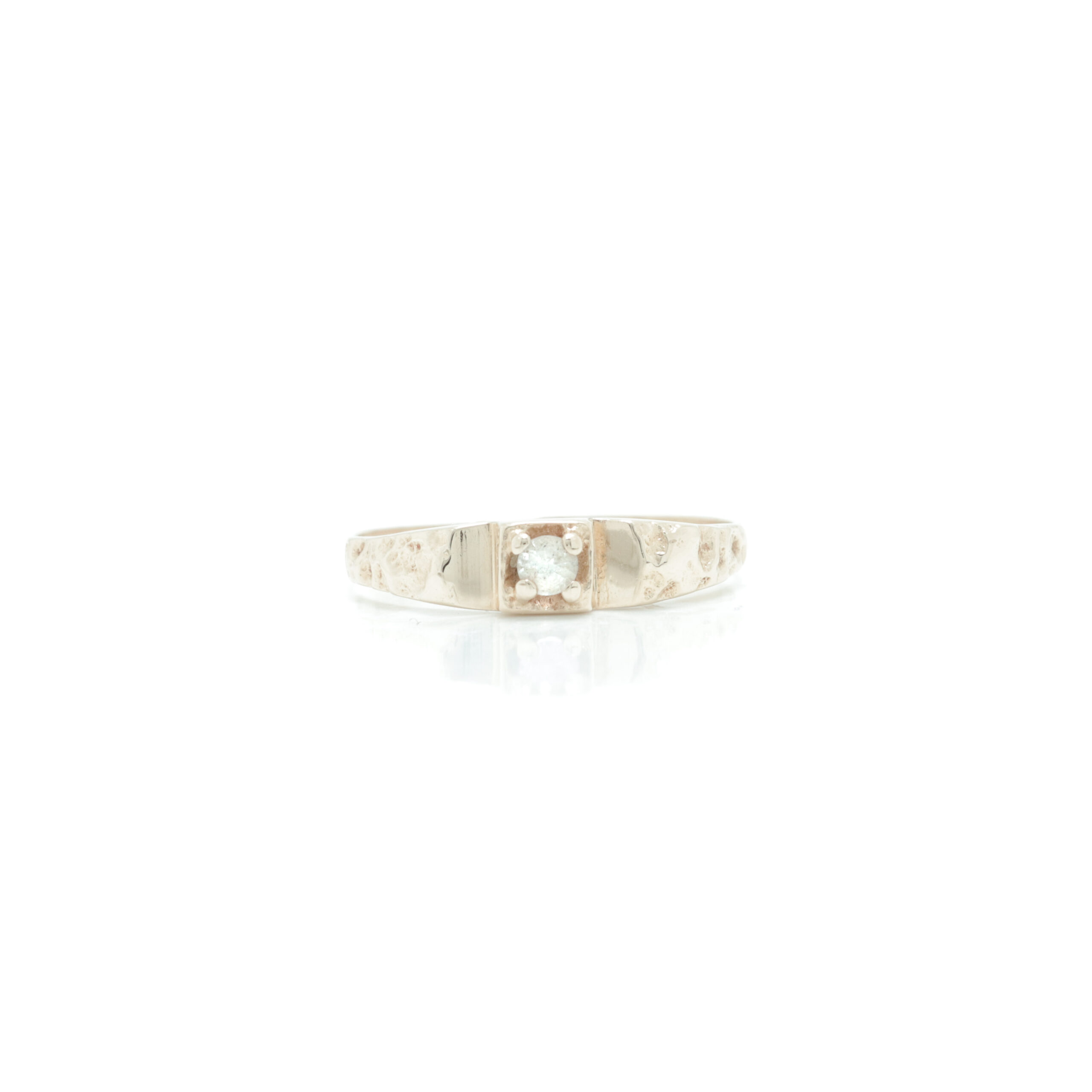 02.10.2026-17 Ring i gult gull 14 k med sten - Bilde 1