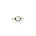 Ring i gult gull 14 k med perle